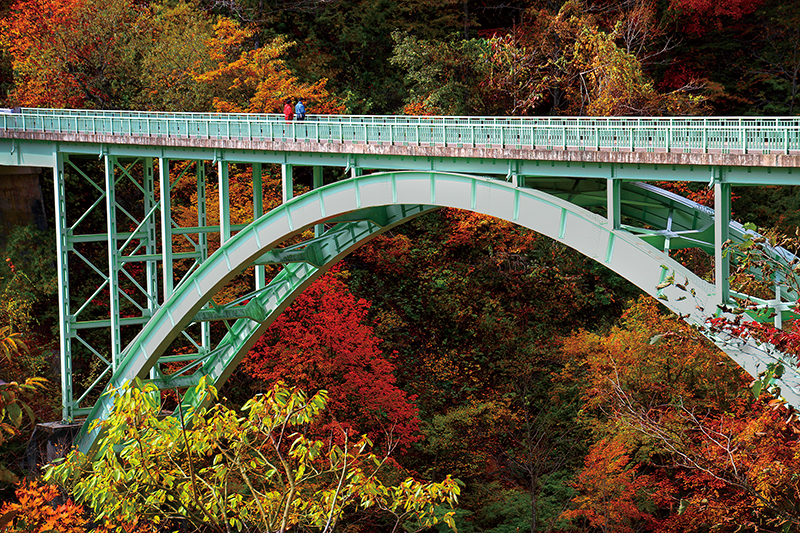 国見温泉と鹿倉橋の紅葉